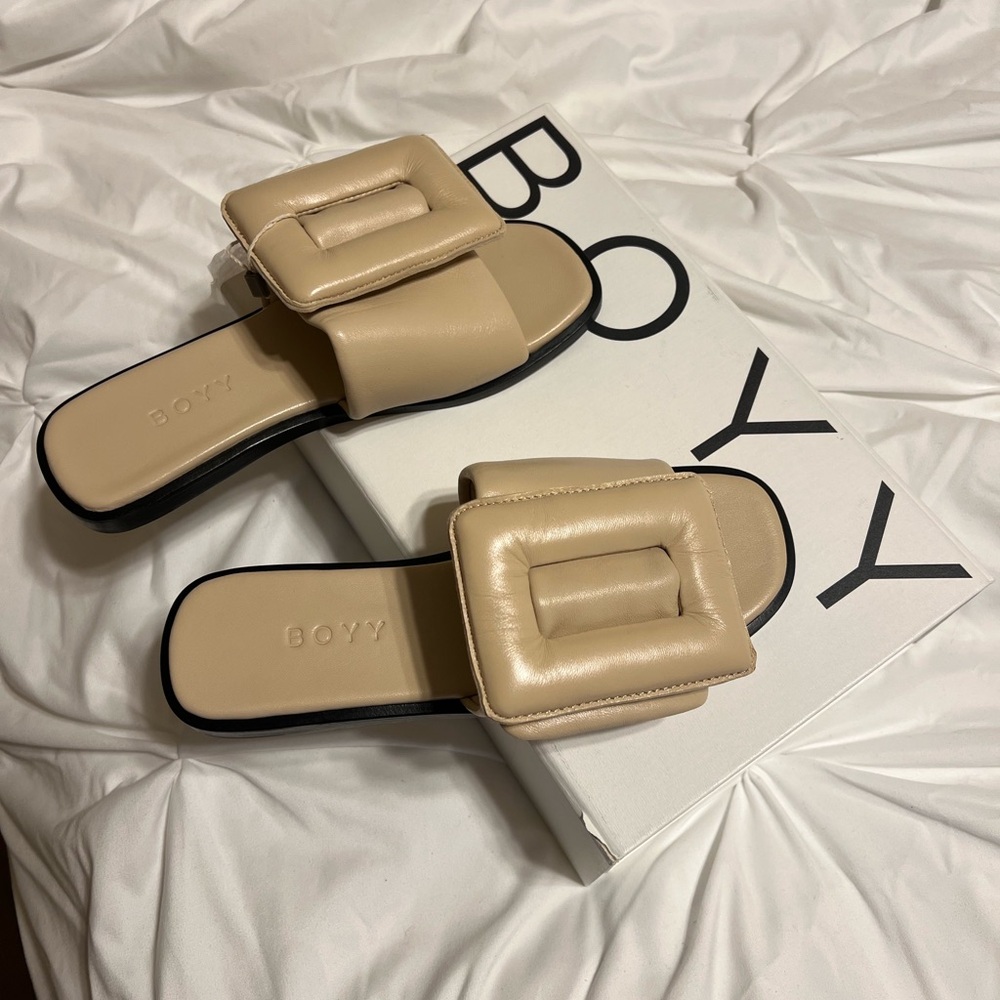 I’m selling a brand new boyy sandal size 38